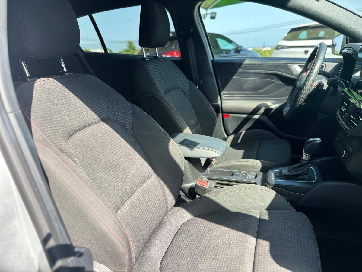 ford-focus-2023-hibrido-a-gasolina-999cc