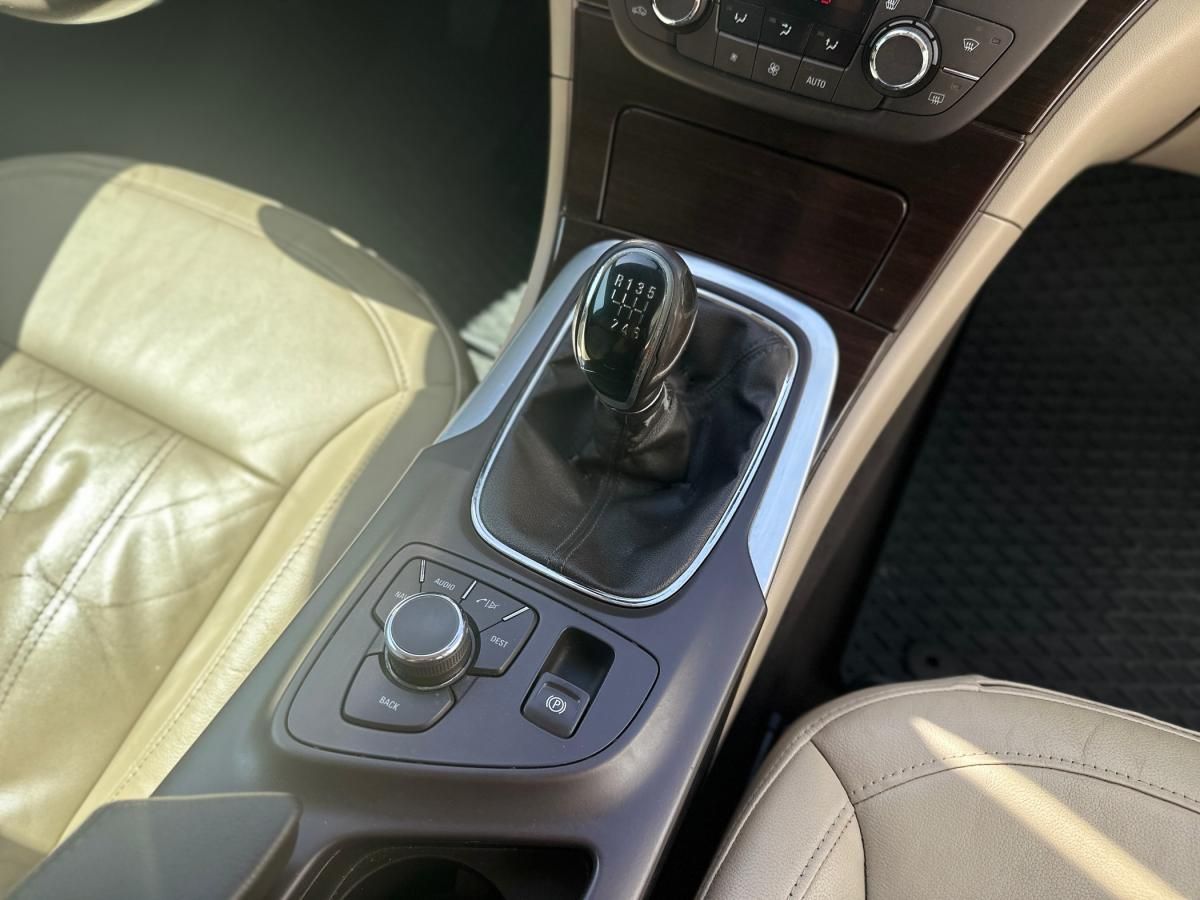 opel-insignia-sports-tourer-2009-diesel-1956cc