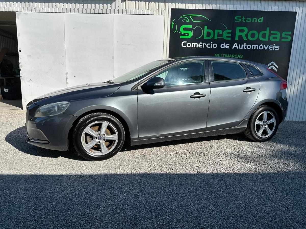 volvo-v40-2013-diesel-1560cc