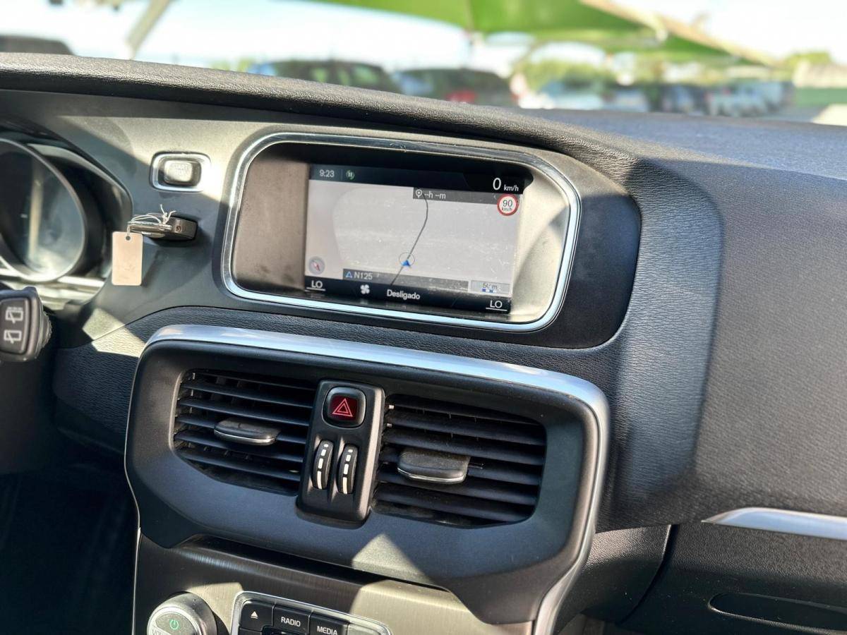 volvo-v40-2013-diesel-1560cc