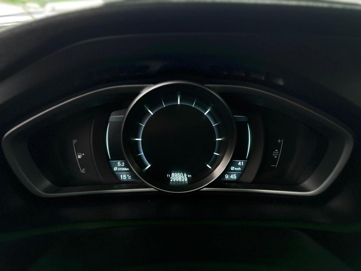 volvo-v40-2013-diesel-1560cc