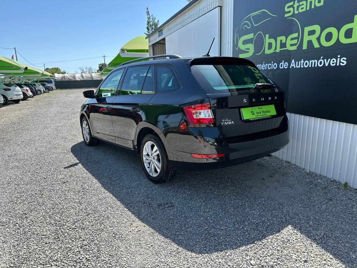 skoda-fabia-2022-gasolina-999cc