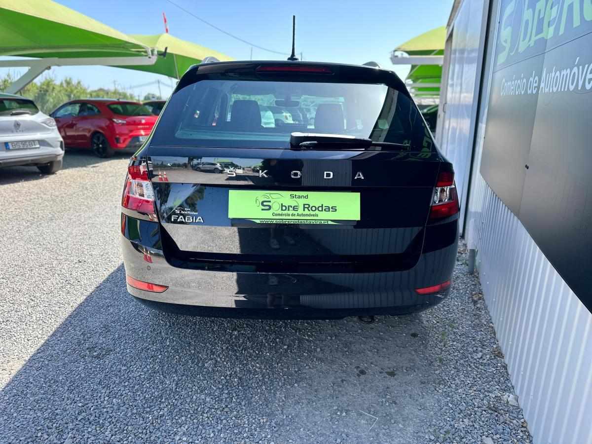 skoda-fabia-2022-gasolina-999cc