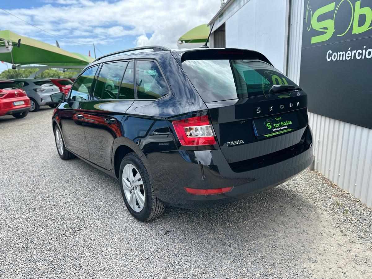 skoda-fabia-2022-gasolina-999cc