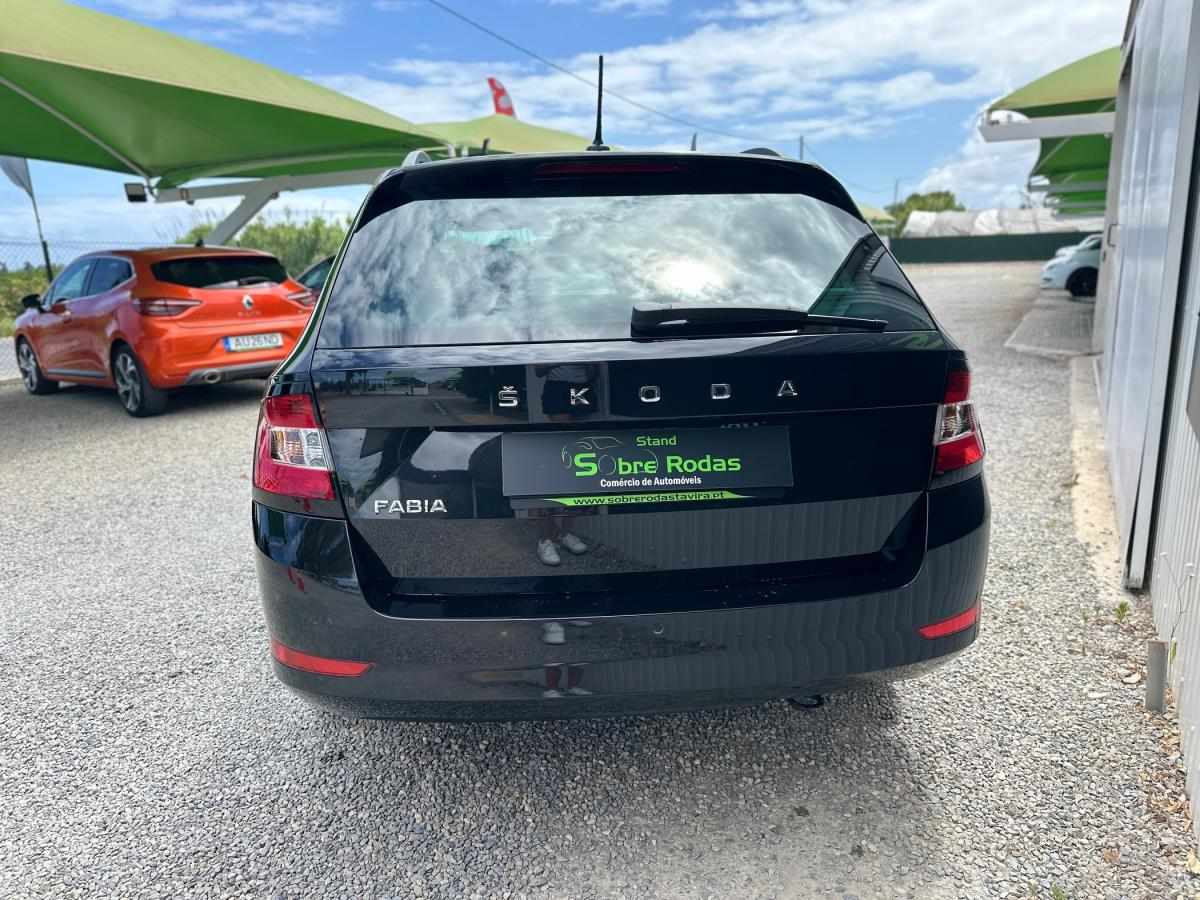 skoda-fabia-2022-gasolina-999cc