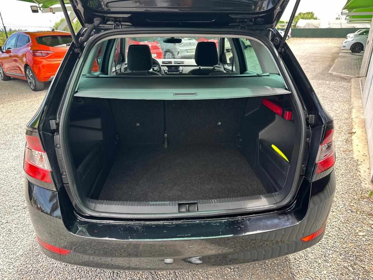 skoda-fabia-2022-gasolina-999cc