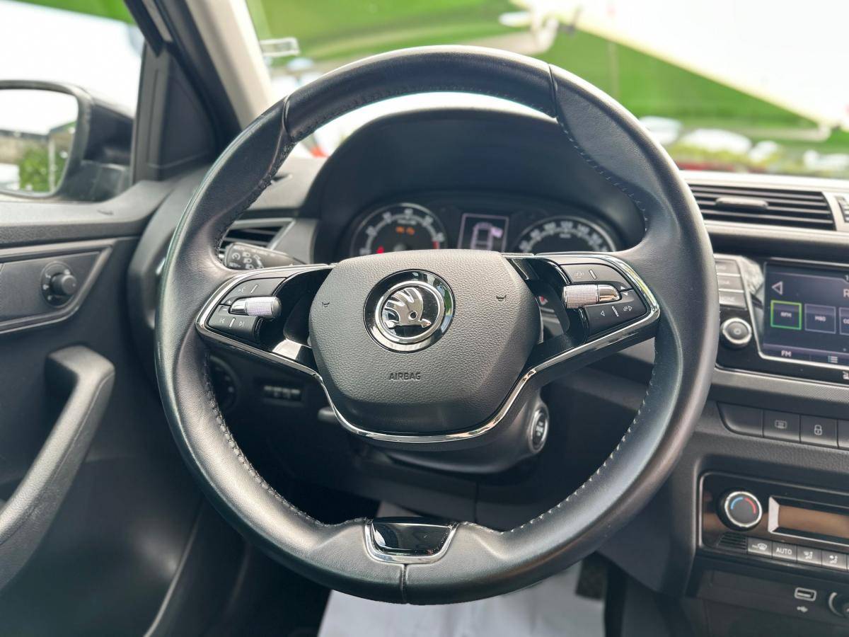 skoda-fabia-2022-gasolina-999cc