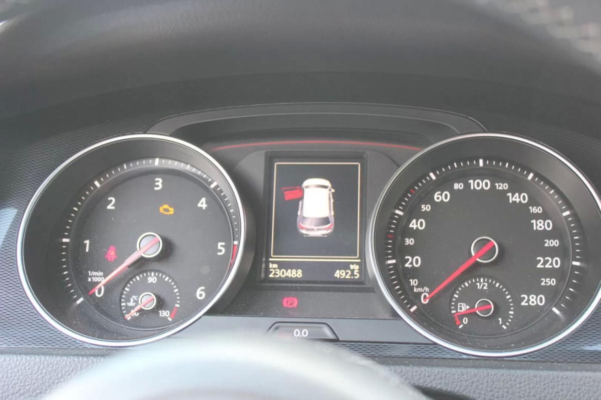 volkswagen-golf-2015-diesel-1968cc