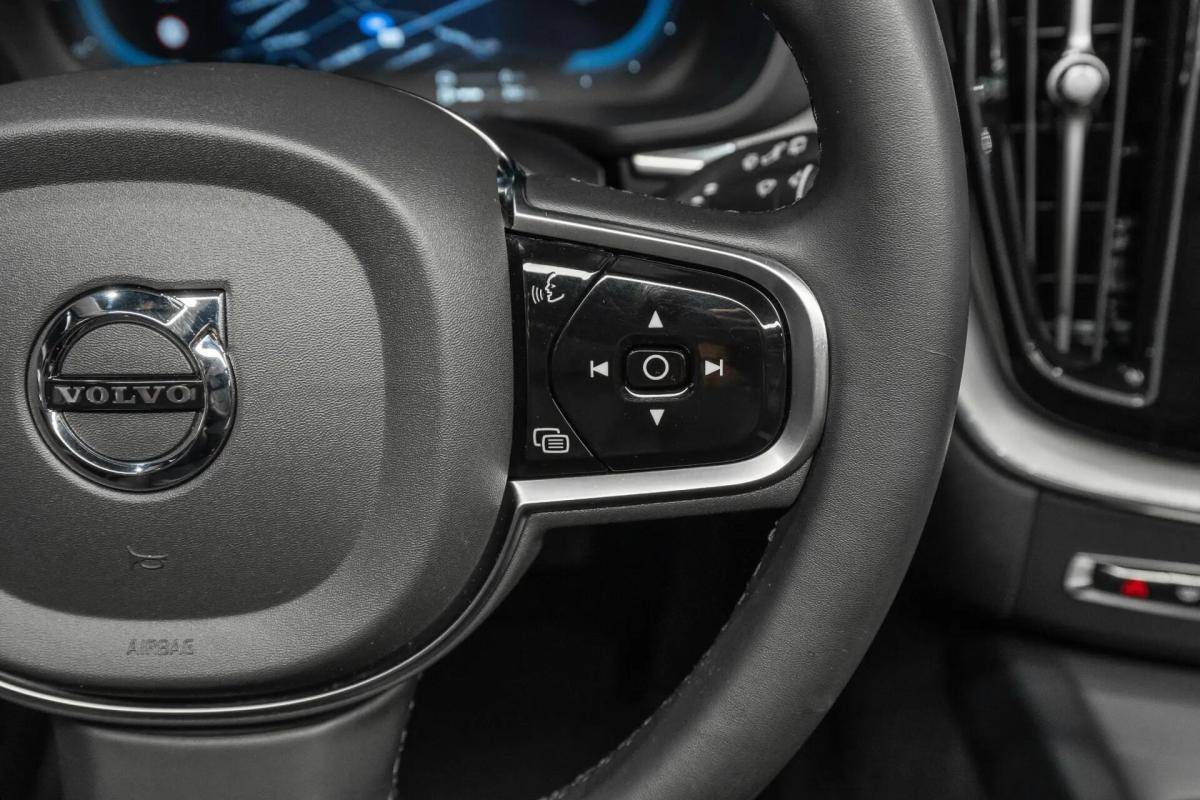volvo-xc60-2023-hibrido-a-gasolina-1969cc