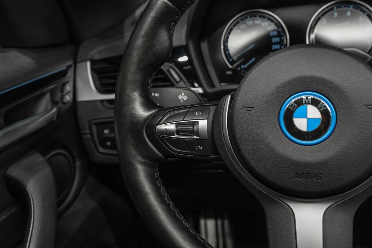 bmw-x1-xdrive25e-2022-hibrido-a-gasolina-1499cc