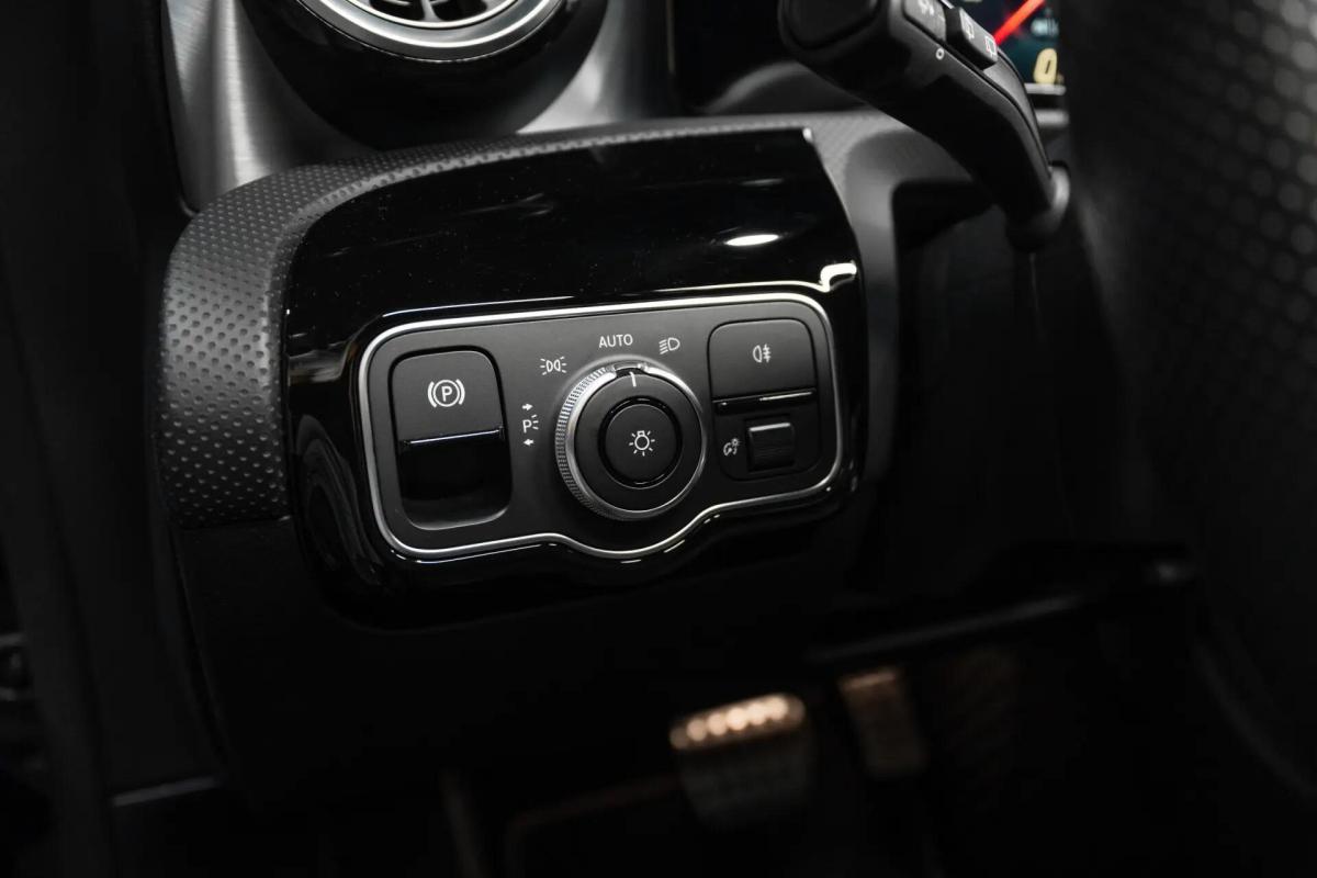 mercedes-benz-cla-250e-2021-hibrido-a-gasolina-1332cc