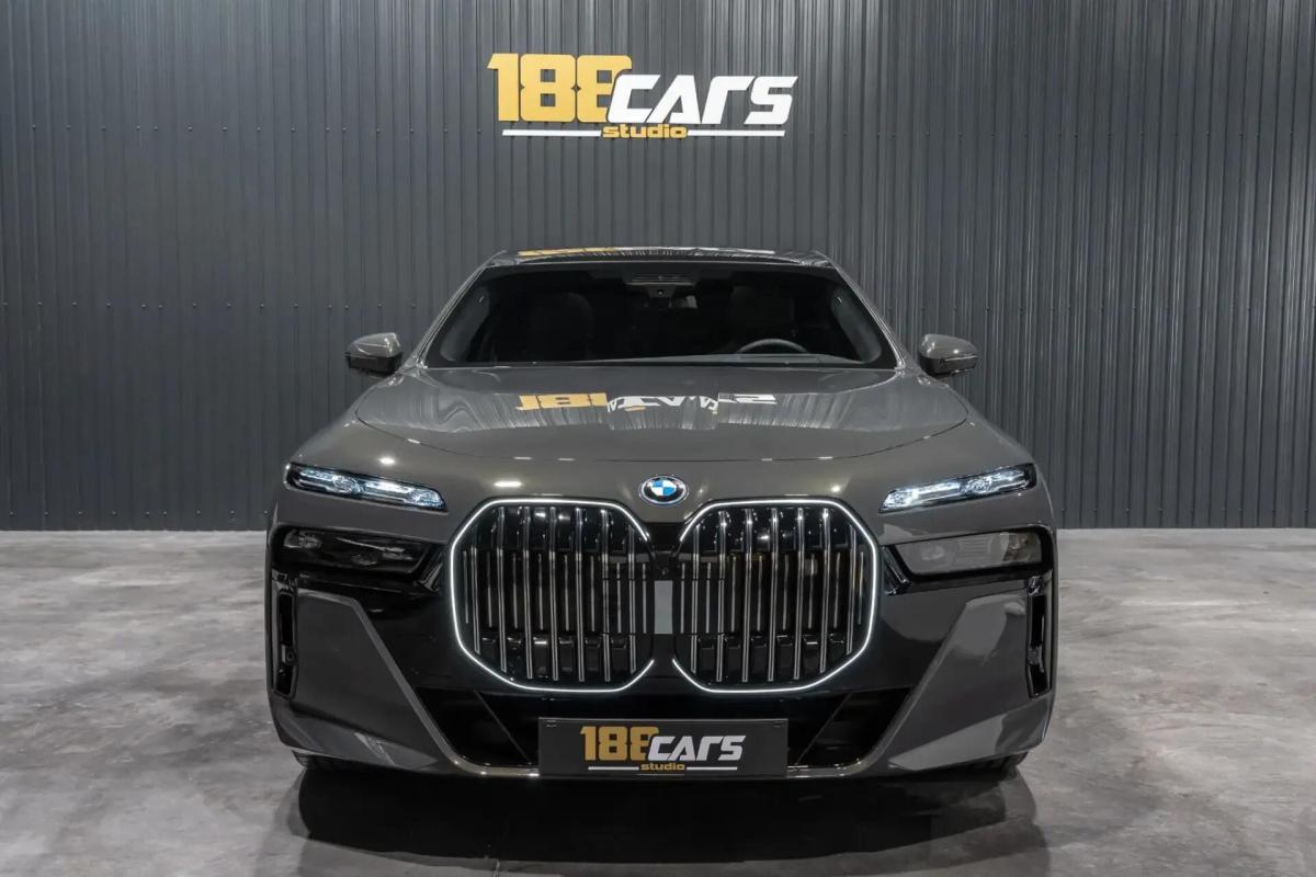 bmw-serie-7-2023-hibrido-a-gasolina-2998cc