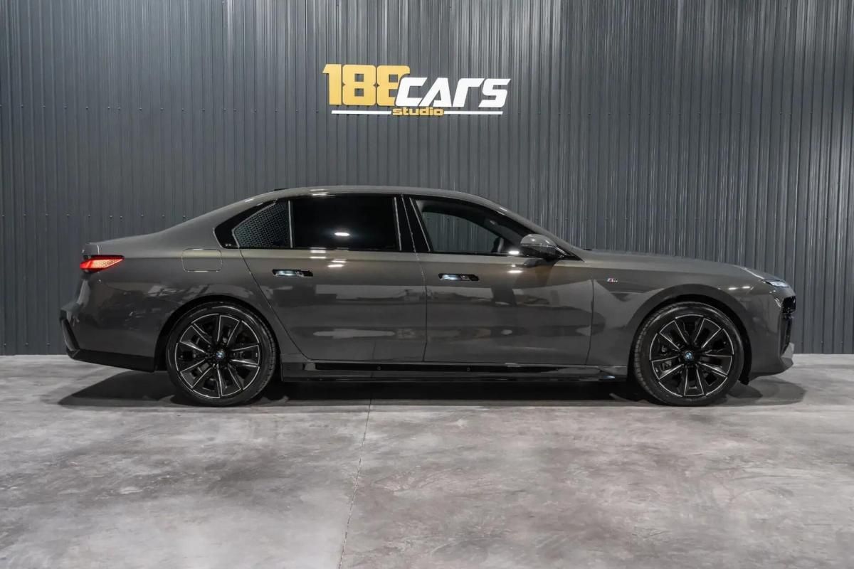 bmw-serie-7-2023-hibrido-a-gasolina-2998cc