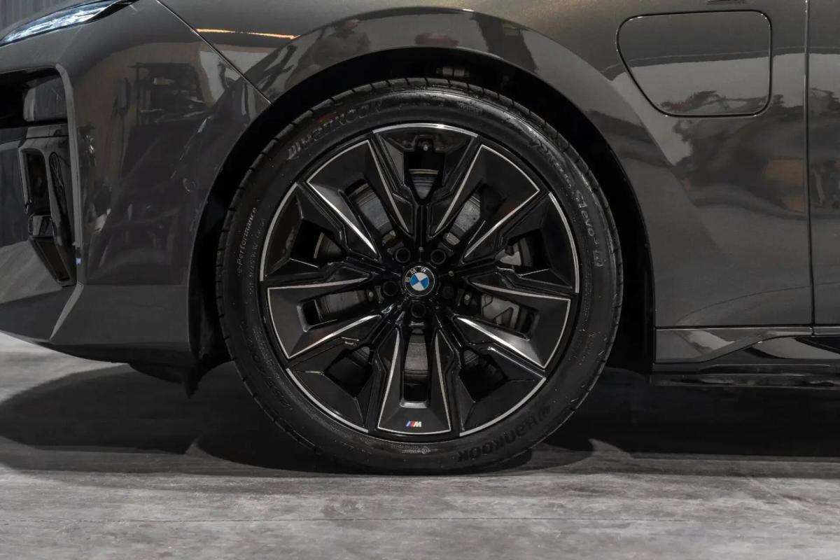 bmw-serie-7-2023-hibrido-a-gasolina-2998cc
