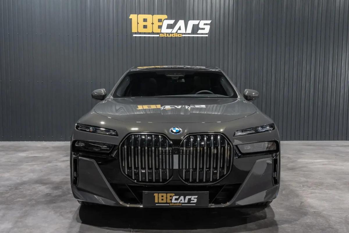 bmw-serie-7-2023-hibrido-a-gasolina-2998cc
