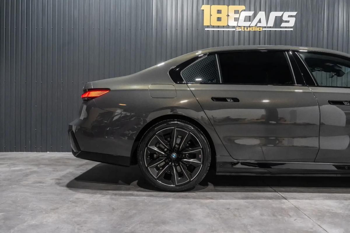 bmw-serie-7-2023-hibrido-a-gasolina-2998cc