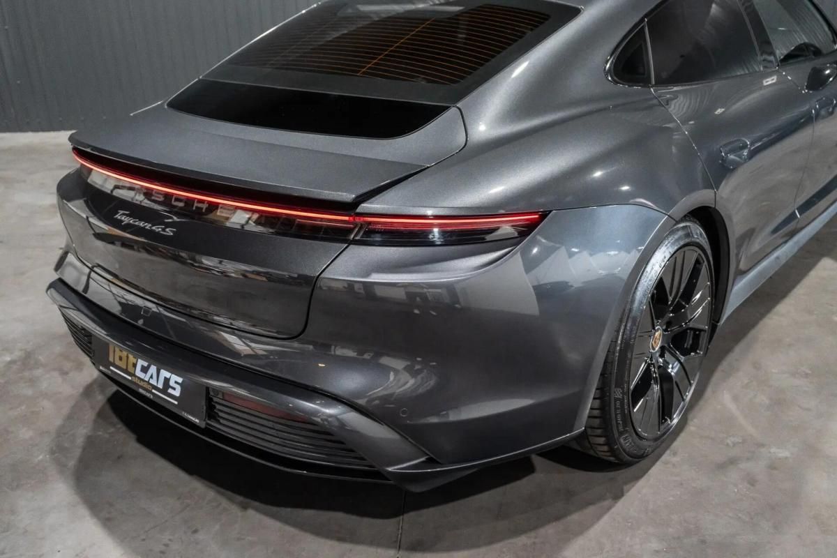 porsche-taycan-2021-eletrico-0cc
