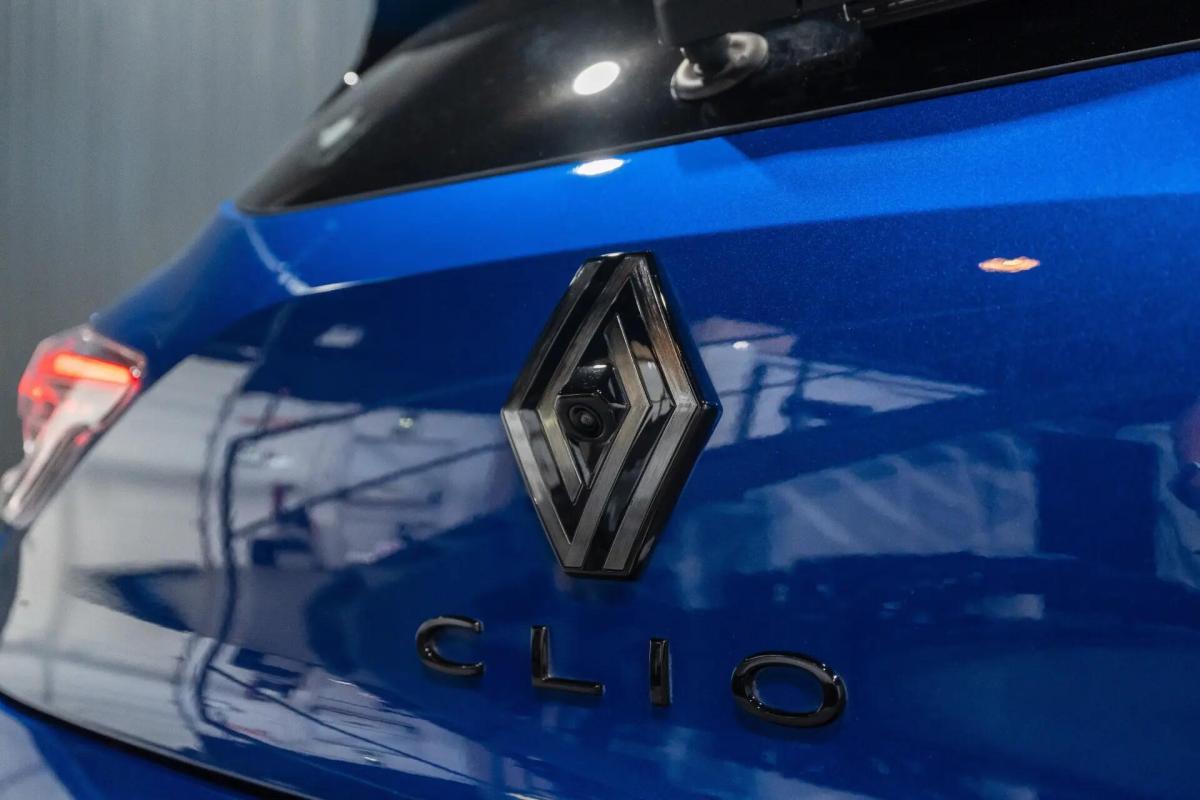 renault-clio-2024-hibrido-a-gasolina-1598cc