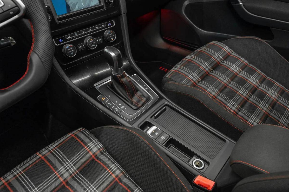 volkswagen-golf-2016-gasolina-1984cc