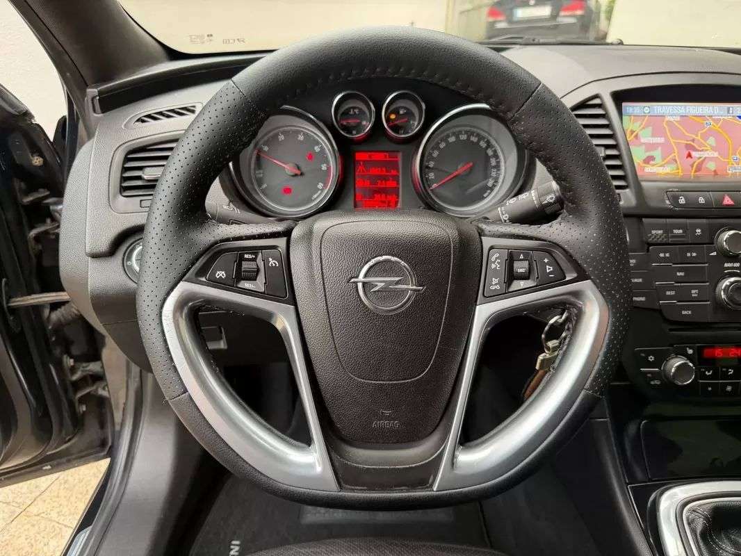 opel-insignia-sports-tourer-2011-diesel-1956cc