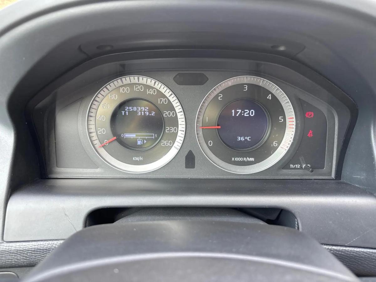 volvo-xc60-2010-diesel-2400cc