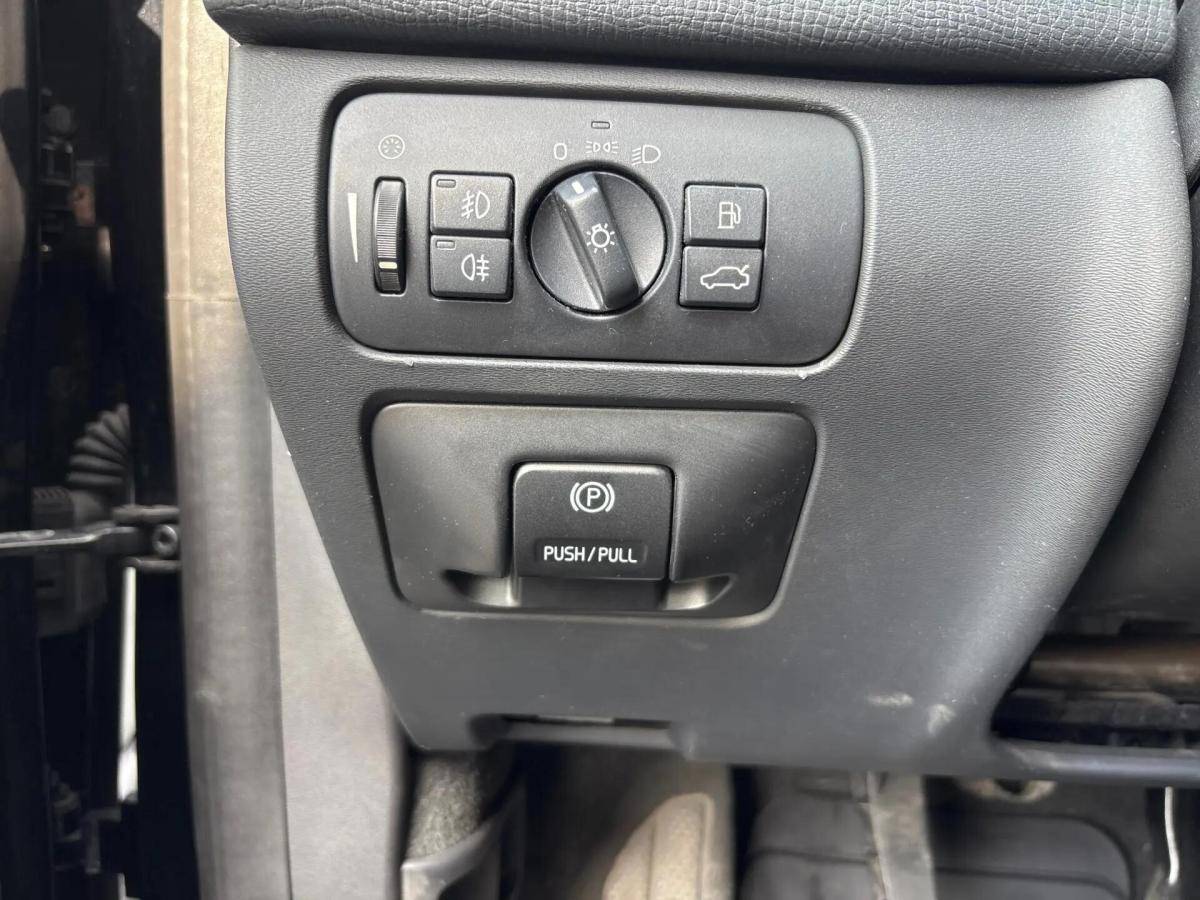 volvo-xc60-2010-diesel-2400cc