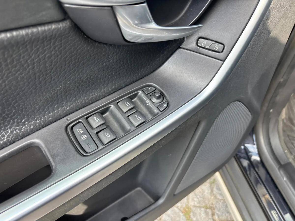 volvo-xc60-2010-diesel-2400cc