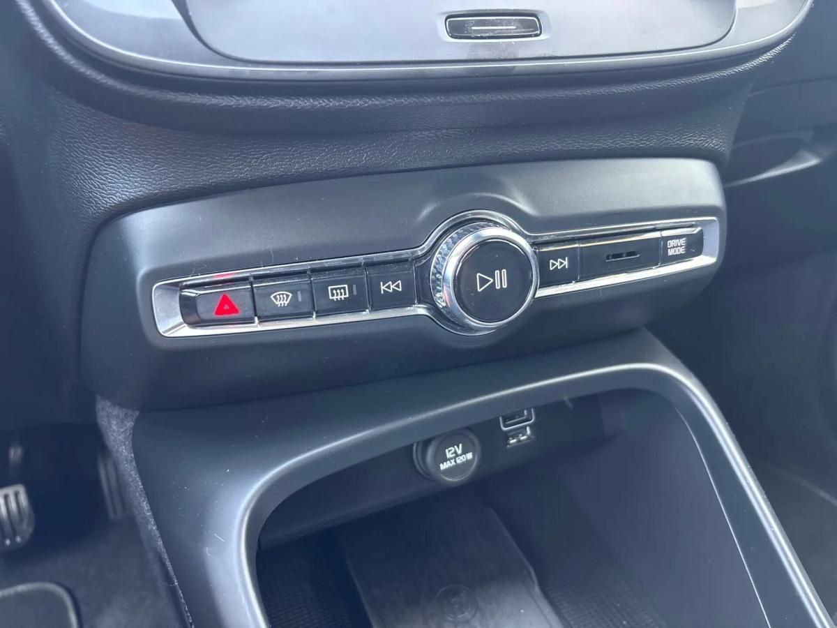 volvo-xc40-2023-hibrido-a-gasolina-1477cc
