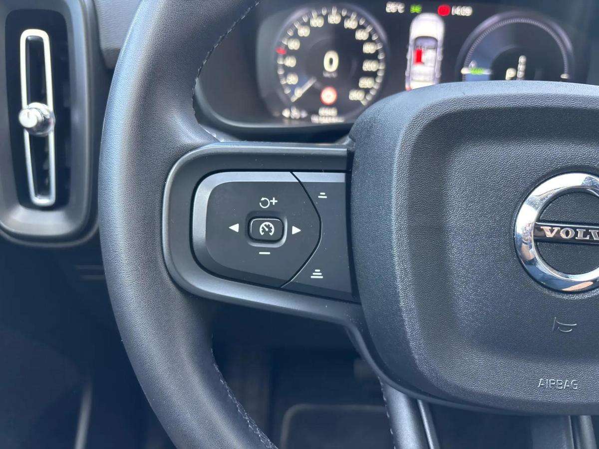 volvo-xc40-2023-hibrido-a-gasolina-1477cc