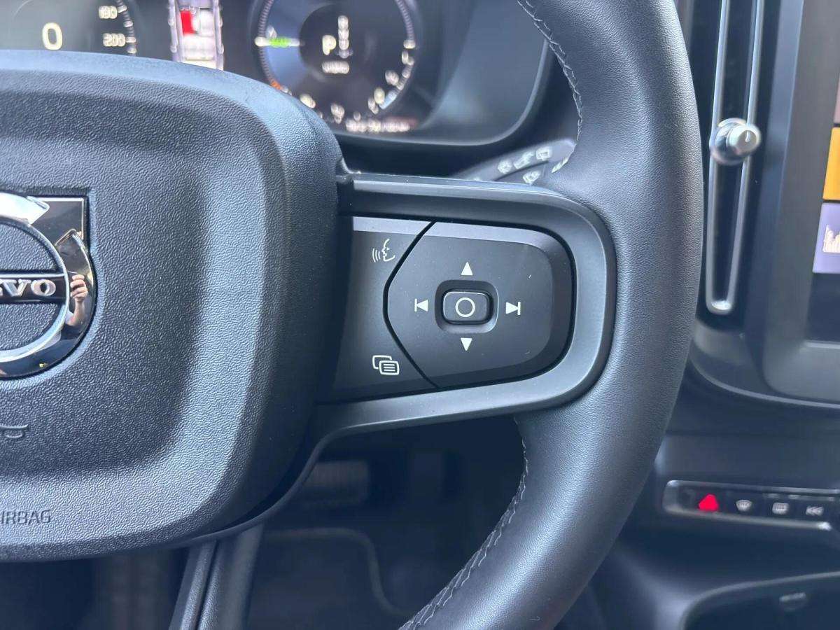 volvo-xc40-2023-hibrido-a-gasolina-1477cc