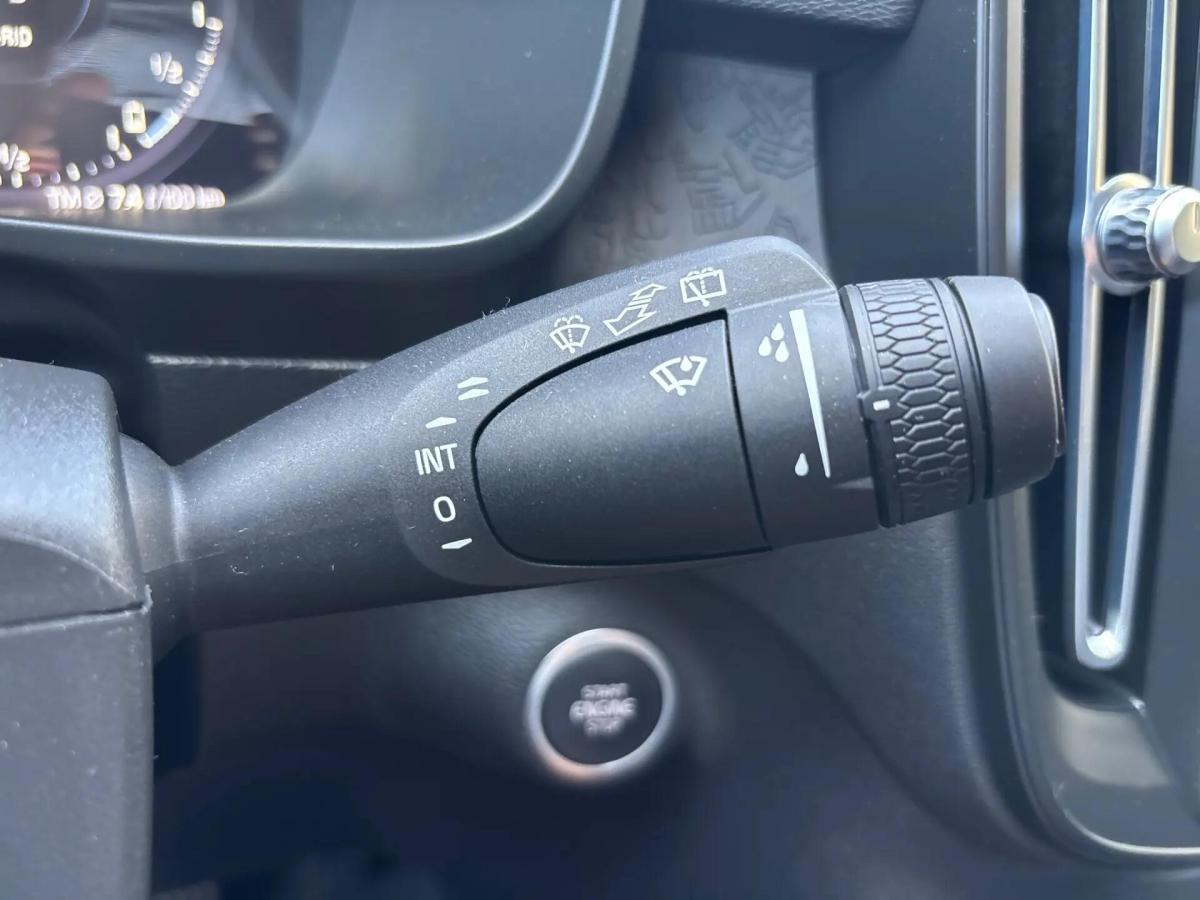 volvo-xc40-2023-hibrido-a-gasolina-1477cc