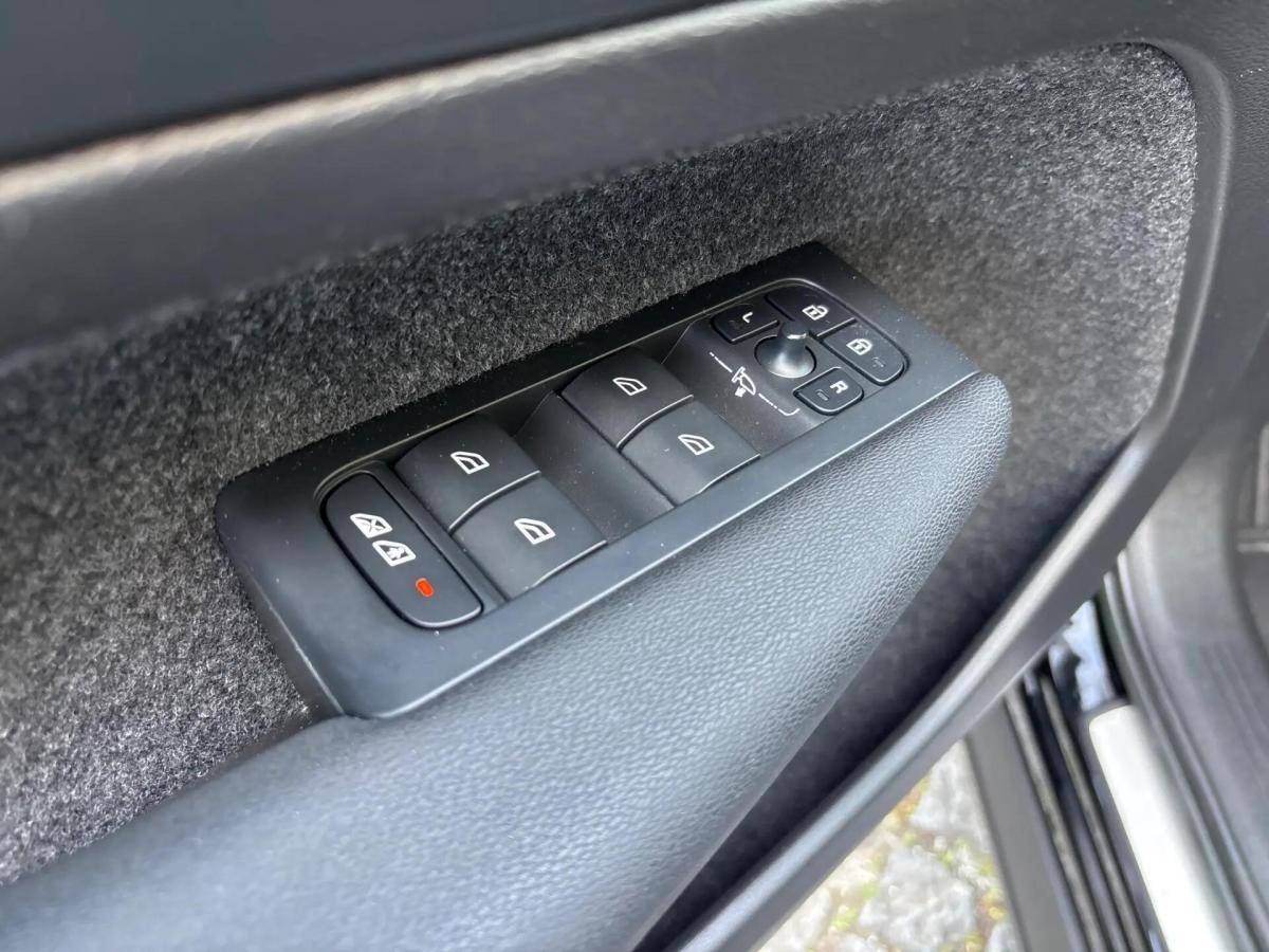 volvo-xc40-2023-hibrido-a-gasolina-1477cc