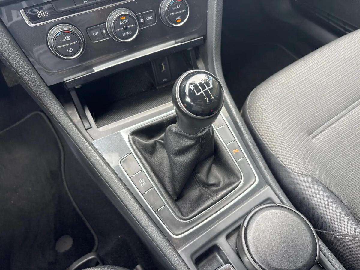 volkswagen-golf-variant-2019-diesel-1598cc