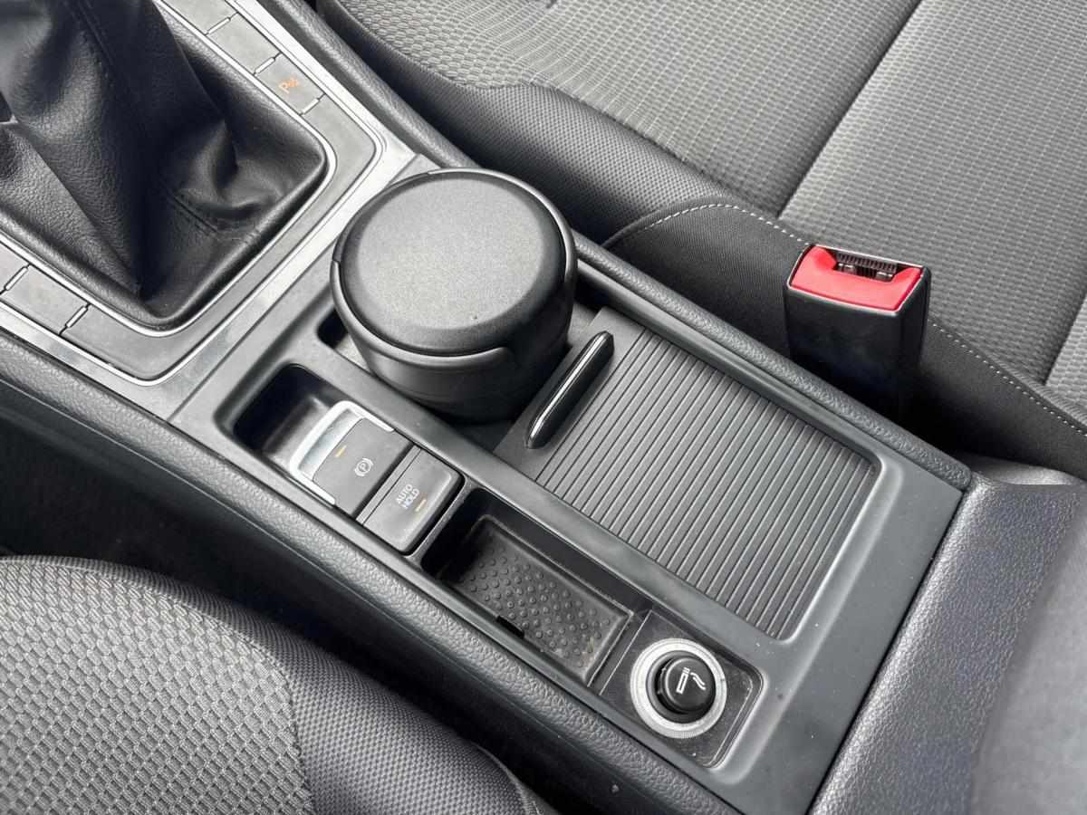 volkswagen-golf-variant-2019-diesel-1598cc