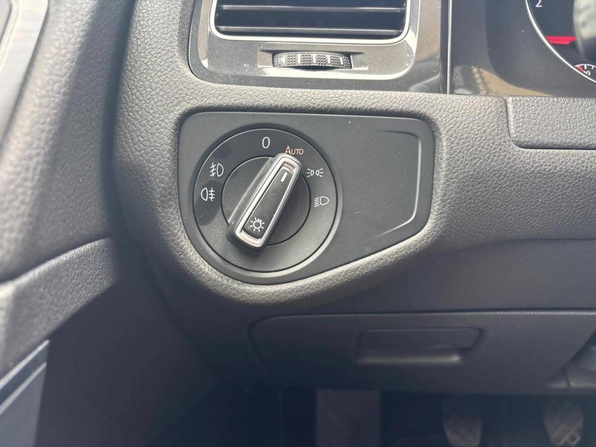 volkswagen-golf-variant-2019-diesel-1598cc