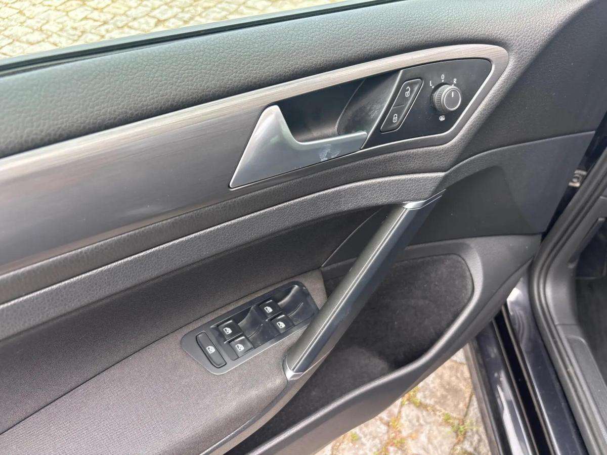 volkswagen-golf-variant-2019-diesel-1598cc