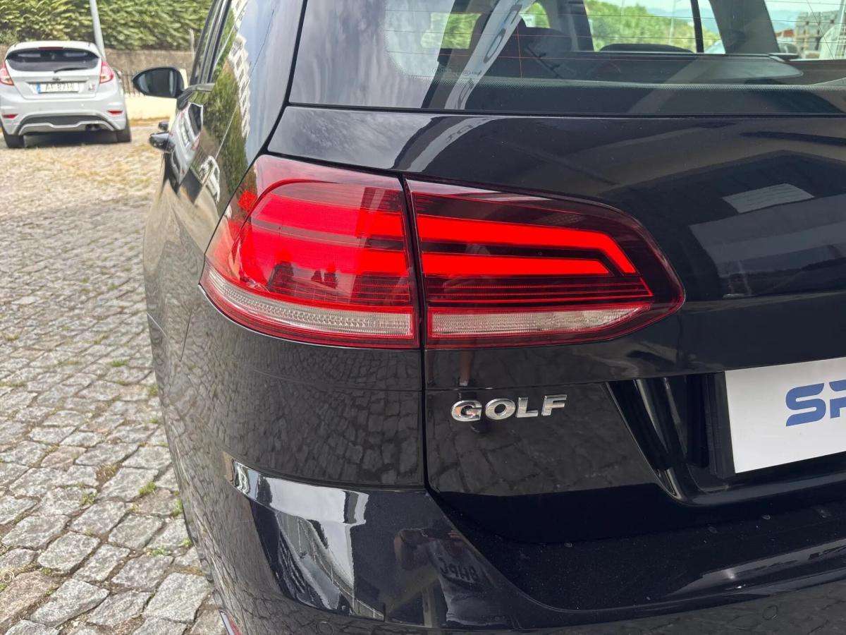 volkswagen-golf-variant-2019-diesel-1598cc