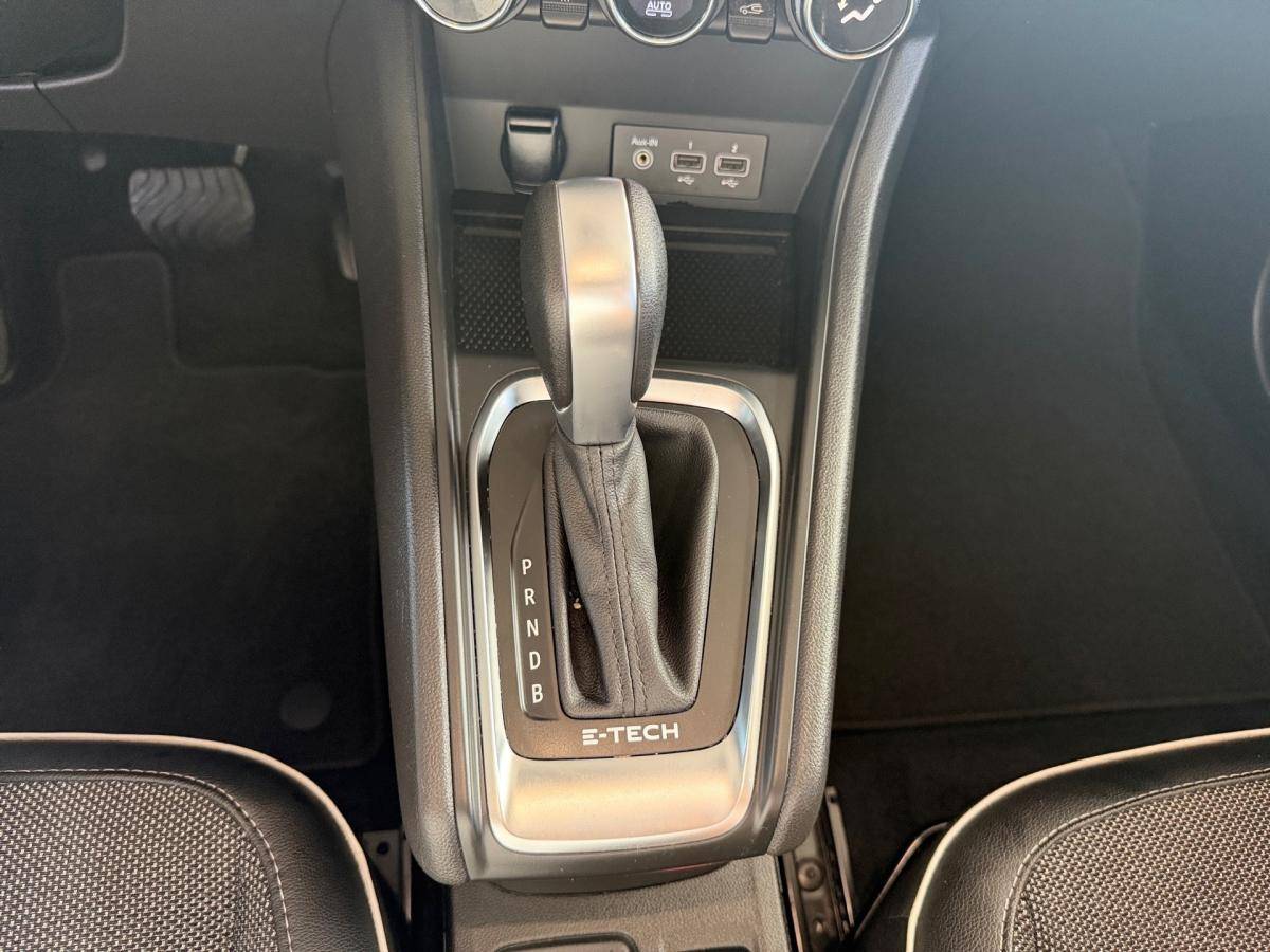renault-captur-2023-hibrido-a-gasolina-1598cc