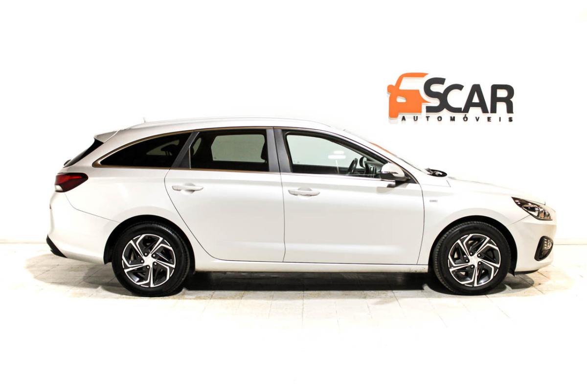 hyundai-i30-sw-2021-diesel-1598cc