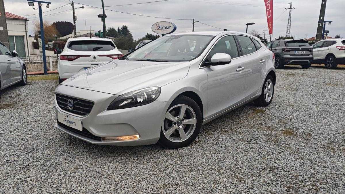 volvo-v40-2015-diesel-1560cc