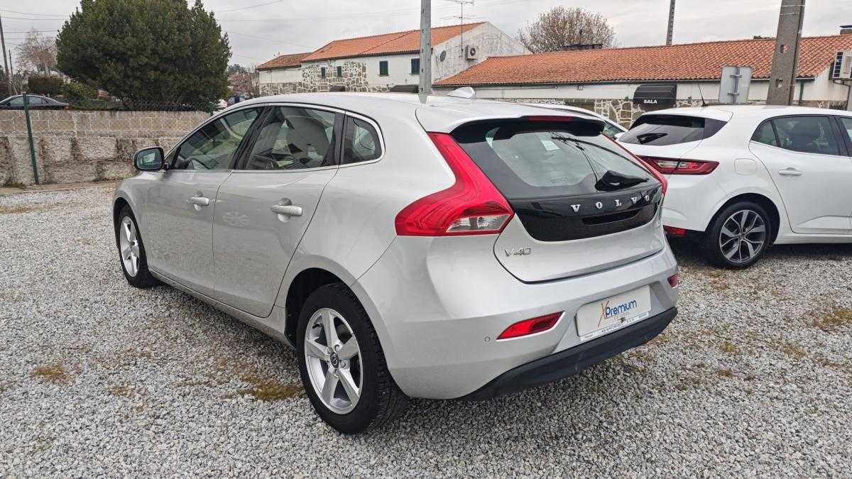 volvo-v40-2015-diesel-1560cc
