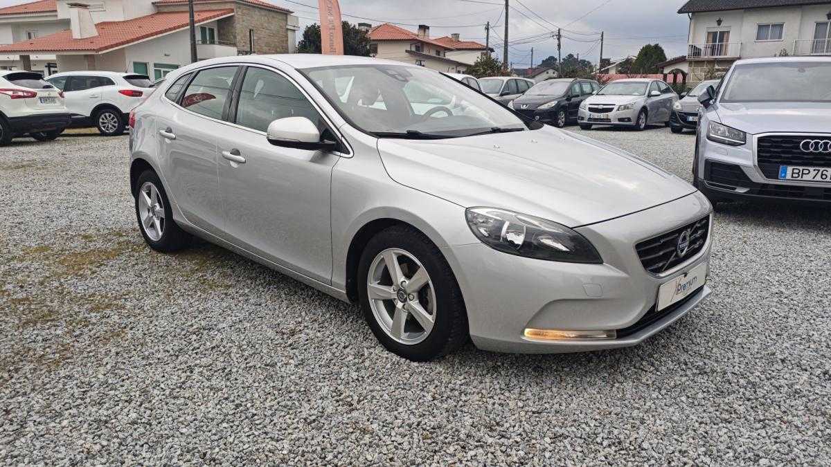 volvo-v40-2015-diesel-1560cc