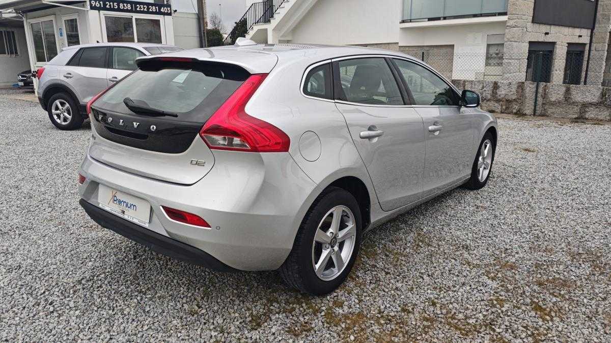 volvo-v40-2015-diesel-1560cc