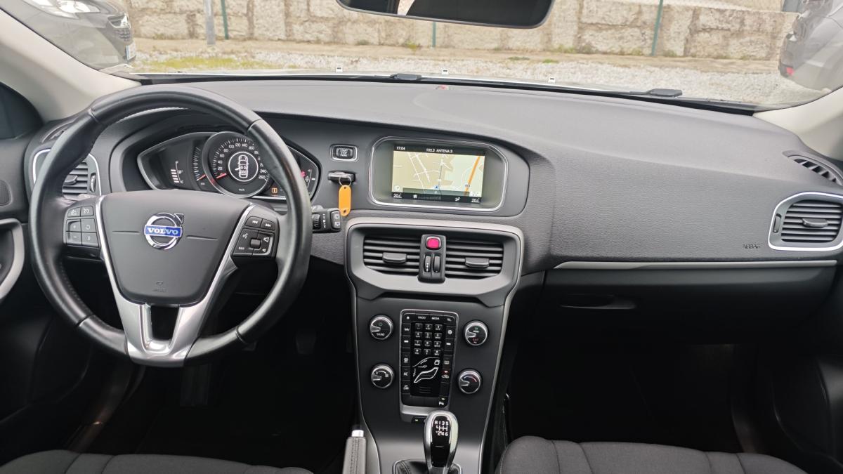 volvo-v40-2015-diesel-1560cc