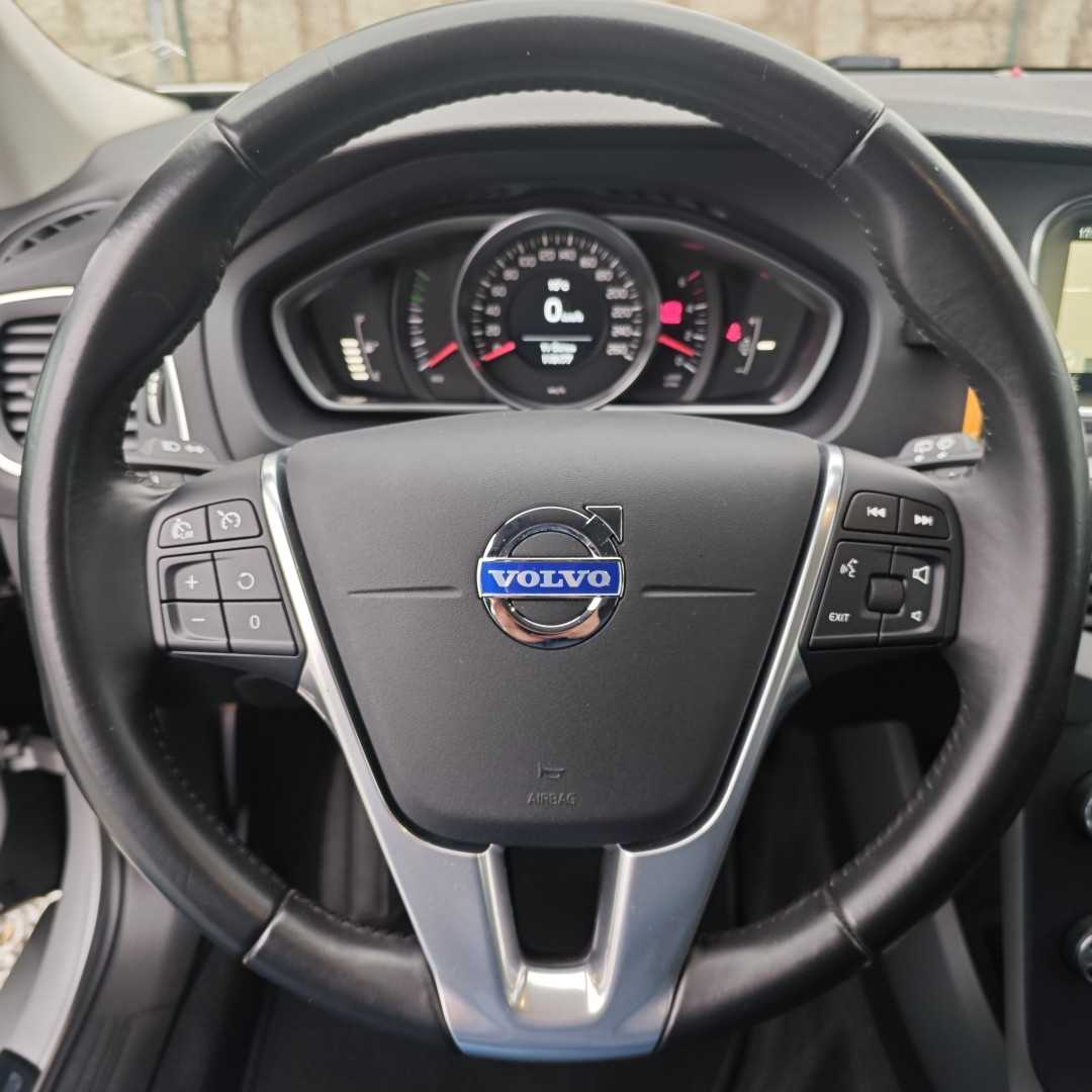 volvo-v40-2015-diesel-1560cc