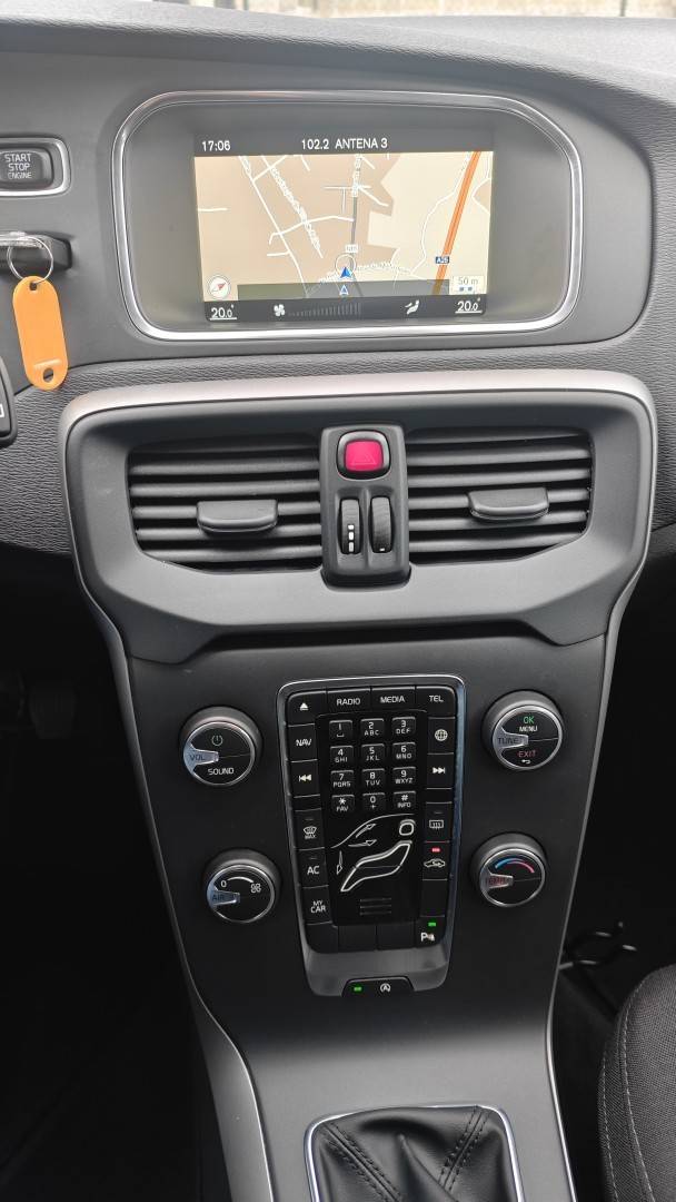 volvo-v40-2015-diesel-1560cc