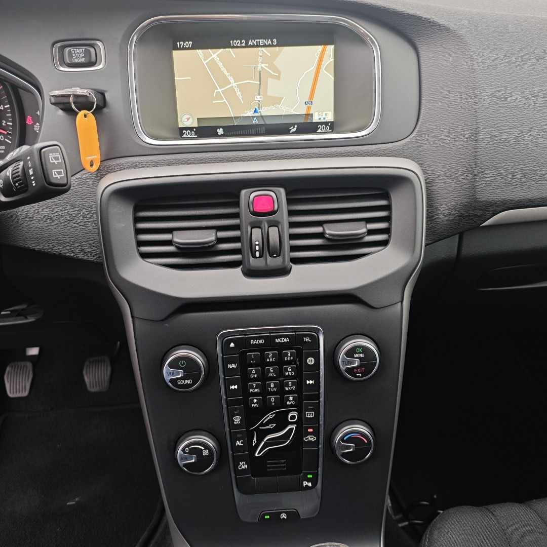 volvo-v40-2015-diesel-1560cc