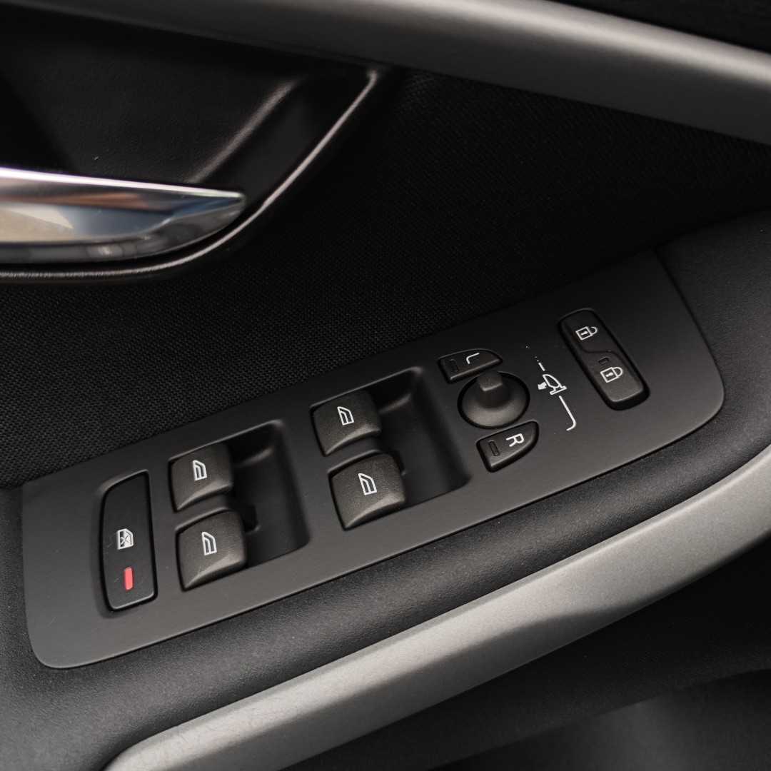 volvo-v40-2015-diesel-1560cc