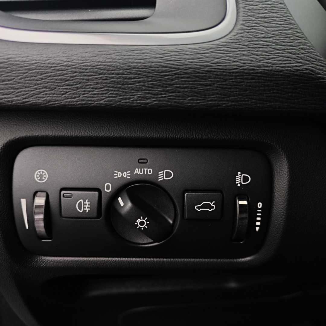 volvo-v40-2015-diesel-1560cc