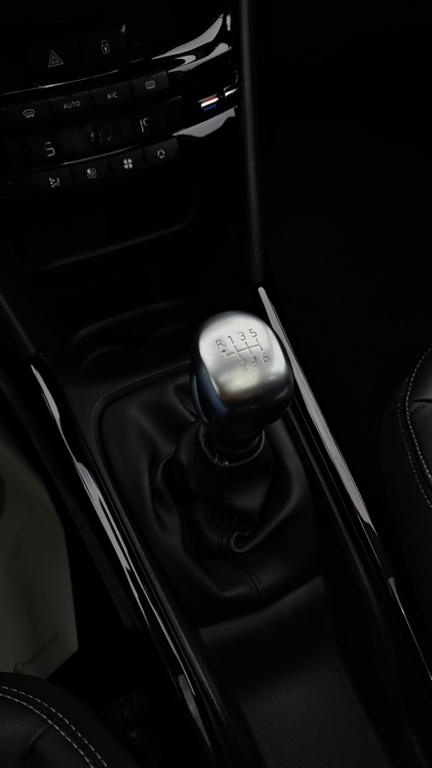 peugeot-2008-2017-diesel-1560cc